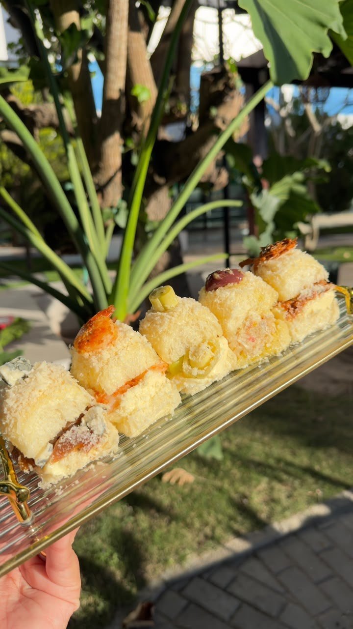 Pãezinhos recheados finalizados, prontos para entregar