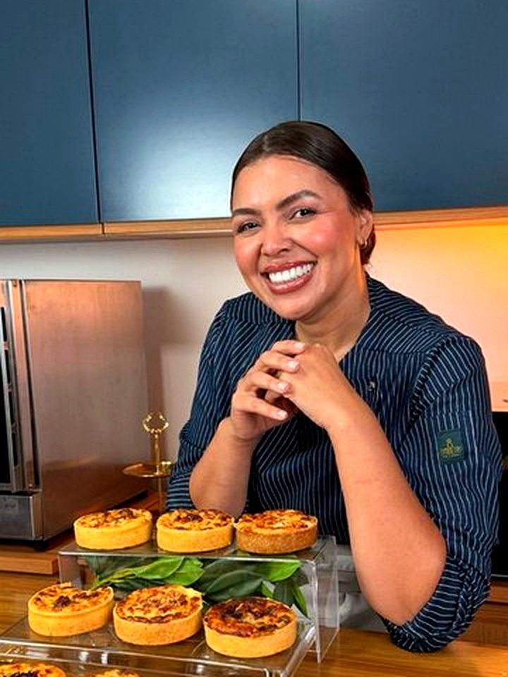 Chef Geicy Galindo na cozinha